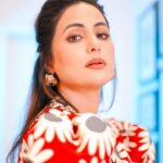 Hina Khan Instagram - Wildflower— Fierce, Beautiful and Free 🌸 Styled by @natashaabothra Outfit @therealblife @mintandmilkpr Accessories @amamajewels MUAH @sachinmakeupartist1 @siddhi_hairstylist 📸 @akshay_navlakhe
