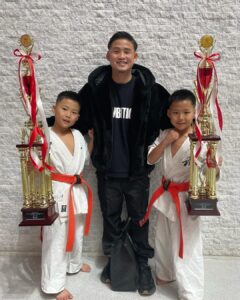 Hiroto Kyoguchi Instagram - . . . 空手をしてる甥っ子の応援へ🥋 全国大会の決勝で双子対決🔥 二人ともお疲れ様でした！ 竜汰(兄)リベンジおめでとう🍾 #hirotokyoguchi #空手 #JKJO