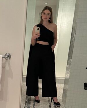 Holland Roden Instagram - I play a teenager on @teenwolf and the movie picks up 15 years later to play a woman in my mid 30s. I wanted to make sure I was dressed age appropriately for both decades on the @teenwolf press day. 

@teenwolf premieres JAN 26th on @paramountplus and the TEEN WOLF POSCAST IS IN THE LINK IN MY BIO❤️
With @jeffdavis1375 on this week!! 
@howlerbacknowpodcast 

This dream team always takes care of me and I’m so grateful for them 
@karenraphael 
@robertti 
@jessiestellarhair 

Outfit: @lbv.ofcl 
Shoes: @paulandrew
Earrings and ring: @lilouparis.us
Ring: @mara.paris