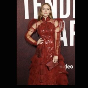 Holland Roden Instagram - Felt really good to actually put on a dress and see lovely people ❤️

Highly suggest seeing #thetenderbar Ben Affleck, Lily Rabe, and Tye Sheridan are one hell of a family- a grounded, humanist holiday family movie 🙌🏻 
And absolutely star struck to see Christopher Lloyd 
(Back to the future holland was having a melt down) 

George Clooney’s directing was a delight 

Thanks @amazonprimevideo for having us!

👗 @sebastiangunawanofficial 
👛 @tylerellisofficial 
💎 @vraiofficial 
💄 @robertti 
💈 @jessiestellarhair 
💃 @karenraphael