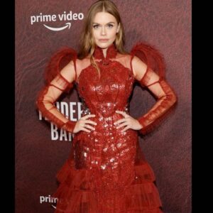 Holland Roden Instagram - Felt really good to actually put on a dress and see lovely people ❤️

Highly suggest seeing #thetenderbar Ben Affleck, Lily Rabe, and Tye Sheridan are one hell of a family- a grounded, humanist holiday family movie 🙌🏻 
And absolutely star struck to see Christopher Lloyd 
(Back to the future holland was having a melt down) 

George Clooney’s directing was a delight 

Thanks @amazonprimevideo for having us!

👗 @sebastiangunawanofficial 
👛 @tylerellisofficial 
💎 @vraiofficial 
💄 @robertti 
💈 @jessiestellarhair 
💃 @karenraphael