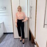 Holly Willoughby Instagram - Morning Monday!!! See you on @thismorning at 10am… @imacelebrity Legend @myleeneklass is on the show today 👑… #hwstyle💁🏼‍♀️✨ trousers by @sandroparis and shirt by @lkbennettlondon ✨