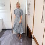 Holly Willoughby Instagram - Morning Wednesday… joining us on the @thismorning sofa today is the glorious @stephenmulhern and @samhairwolfryder … see you at 10am #hwstyle💁🏼‍♀️✨ dress by @ghostfashion 🩵