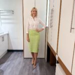 Holly Willoughby Instagram - And it’s Tuesday!!! Totally lost track of what day it is… hope you enjoyed the weekend 🥰 See you on @thismorning at 10am with @georgiatoffolo and @iamginodacampo 💚 #hwstyle💁🏼‍♀️✨ shirt by pure-collection Skirt by @essentialantwerp