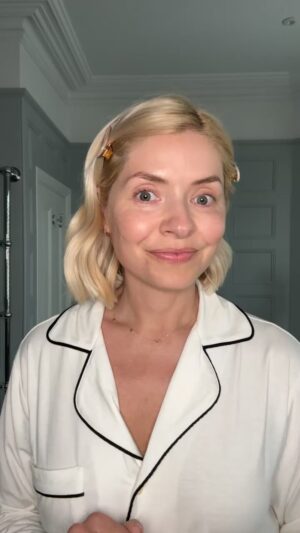 Holly Willoughby Instagram - Well that was exciting!  Thank you for joining me on my live!!! 😃 I’ve spent my career putting the very best skincare and makeup (and the very best skincare technicians and makeup artists) through their paces - today I’m really thrilled to share something that’s ‘the very best’ with you. And I think you’re going to love it. (because who doesn’t love the idea of getting luxury cosmetics for less?) 👍😉

I’m calling it my Holly-Day Makeup Edit - it’s a collection of Summer-gorgeous makeup items, all made at the most outstanding luxury cosmetics labs in Italy (the same labs that all the expensive makeup brands use) but made more accessible, because it’s brought to us by the magic of @Beautypie Alerts.  More on that later.

Inside a beautiful, see-through zip-around Bronze Make-Up Bag,  you get a:

🌹 Deluxe Eyeshadow Quad in Smoky Rose (think warm neutrals with a hint of pink)

✨ Supercheek Blush in Gleam Me Up (a sheeny rose-gold-bronze)

🌺 Shine Up Lip Balm in Hello Petal (I’m obsessed)

〰️ and a tube of The Perfect Waterproof Mascara

Now, if you shopped at a premium retailer for items of this quality, it would set you back about £147 for the full kit. But if you’re a Beauty Pie member, you get all 5 items for just £59 (which means you’re already saving 60%).

What’s the catch? There is no catch. Beauty Pie buys products from the world’s leading suppliers DIRECT(like the big brands do), and members get to access them straight from the warehouse, without paying for middlemen or retailer markups.  I’m a member and wanted to share this with you…if you type HOLLYSENTME in the promo box at checkout, you’ll also get £10 off your first annual membership (so you can shop guilt-free, all year round, for the best beauty products, at member prices).

The BEAUTY PIE team is standing by to answer any questions about becoming a member, my HOLLY-DAY EDIT, how it’s possible to get this incredible quality at these amazing prices… go on, ask them anything 💗 #ad