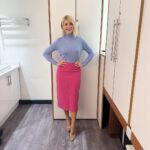 Holly Willoughby Instagram - Morning Tuesday… see you on our @thismorning sofa at 10am…. @alisonhammond55 is back to play! 🌸💗🎀 #hwstyle💁🏼‍♀️✨ skirt by @reserved knitwear by @zara ✨