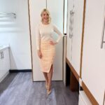 Holly Willoughby Instagram - Morning Monday… see you on @thismorning at 10am. @zaralarsson and Sir Patrick Stewart are on the sofa today… #hwstyle💁🏼‍♀️✨ skirt by @karen_millen knitwear by @purecollection 🎀