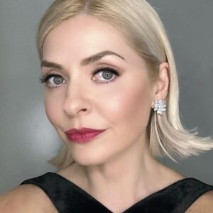 Holly Willoughby Instagram - 🖤