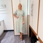 Holly Willoughby Instagram - Morning Monday we are back!!!!! See you on the sofa with the beautiful @natappleton and the man with the worlds longest tongue 👅 😳 @thismorning 10am #hwstyle💁🏼‍♀️✨ dress by @lkbennettlondon 🧚🏻
