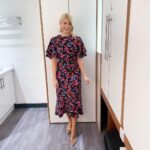 Holly Willoughby Instagram - Happy Thursday… see you on @thismorning at 10am… today we are celebrating 20 years of the wonder that is @martinlewismse 🥰 #hwstyle💁🏼‍♀️✨ dress by @oasisfashion 🌸