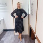 Holly Willoughby Instagram - Good morning Wednesday… see you on @thismorning at 10am. We are joined by @jmidy talking about the loss of his beloved cocker spaniel Ella, also Gemma Arterton talks about her new show Funny Woman… #hwstyle💁🏼‍♀️✨ dress by @lkbennettlondon 🧵
