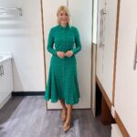 Holly Willoughby Instagram - Good morning Tuesday… have a glorious day… joined by the lovely Stephen Mangan today… see you at 10am… #hwstyle💁🏼‍♀️✨ dress by @phaseeight 🧚🏻