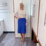 Holly Willoughby Instagram - Morning Wednesday… see you on @thismorning at 10am @julietsear is making comic book cupcakes 🧁 ❤️… #hwstyle💁🏼‍♀️✨ skirt by @insidejigsaw knitwear by @pureprlondon ⭐️