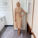 Holly Willoughby Instagram - Morning Wednesday… hope you have a wonderful day… and Happy Burns night!!! See you on @thismorning at 10am #hwstyle💁🏼‍♀️✨ dress by @lkbennettlondon 🎀