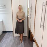 Holly Willoughby Instagram - Morning Monday… lots of lovely things to start you week today… it’s cold… stay in with us… see you on @thismorning at 10am #hwstyle💁🏼‍♀️✨ skirt by @insidejigsaw knitwear by @boden_clothing ♥️