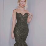 Holly Willoughby Instagram - 🖤