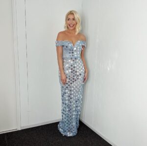 Holly Willoughby Instagram - Sequins at the ready…Today we had the press launch for @dancingonice … It’s happening @schofe!!!!! So lovely to see all the class of 2023… can’t wait for Sunday @itv 6:30 #hwstyle dress by @nedrettaciroglu jewellery by @boodles heals by @renecaovilla ✨💙❄️