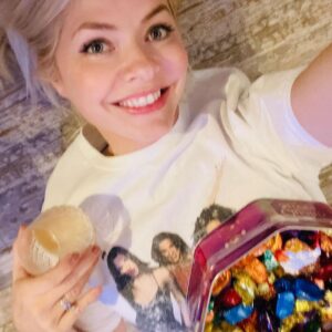 Holly Willoughby Instagram - Ya Filthy animals… Merry Christmas ♥️✨