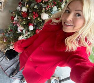 Holly Willoughby Instagram - Happy Christmas Eve Eve! 🤶🏻