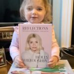 Holly Willoughby Instagram – My beautiful niece Mabel has something very important to tell you… Who has written a book Mabel? #heartmealts 💗… #Relections makes the perfect stocking filler 🎅🏻✨will put a link on my stories 📕 🌙