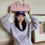 Hong Ji-hee Instagram - 뮤지컬 김종욱 찾기, 오! 당신이 잠든사이 등 대학로 창작 뮤지컬을 대표하는 수많은 작품들을 탄생시킨 김혜성 작곡가님께서, 예쁘고 실용적인 가방을 제작하셨다고 해서 저도 한 번 사용해보았어요! 베이비 핑크 컬러가 너무 사랑스럽지 않나요🎀 전체적으로 라텍스가 들어가있어 데일리로는 물론 깨지기 쉬운 물건들이나 악기를 넣어 이동하기에도 좋다고 해요! 네이버에서 샵해일리를 검색해보세요✨ #샵해일리 @kimhaylie