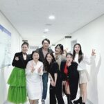 Hong Ji-hee Instagram – 식스더뮤지컬 세종 여민락 콘서트👑

@jennifer_luanari 지우언니가 빌려준
파랑 구두 신고💙

7월에 세종에서 또 만나요!