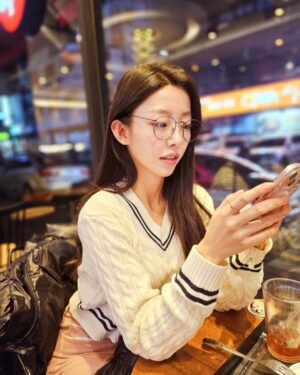 Hong Seo-hee Instagram - 🐲
2024년 새해 화이팅!!🩵