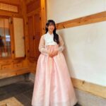 Hong Seo-hee Instagram - 🐰 2023年01月22日 검은 토끼해 새해 복 많이 받으세요🤍 저와 함께해 주시는 모든 분들이 올 한 해 두 마리 토끼 모두 잡는 풍요로운 한 해가 되시기를 응원하고 염원하겠습니다🤍 . . . #2023 #계묘년 #새해 #🐰 #럭키몬스터엔터테인먼트 #반가의한복 #이희종대표님 #감사합니다
