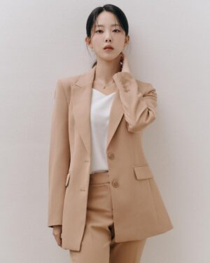 Hong Seo-hee Instagram - 💛🧡

#화보 #광고 #모델 #오늘아님