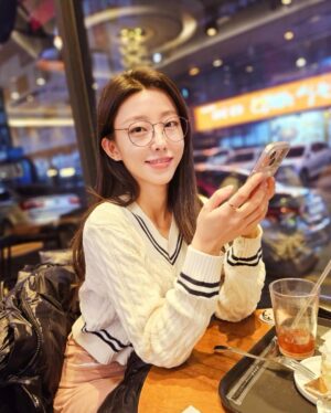 Hong Seo-hee Instagram - 🐲
2024년 새해 화이팅!!🩵