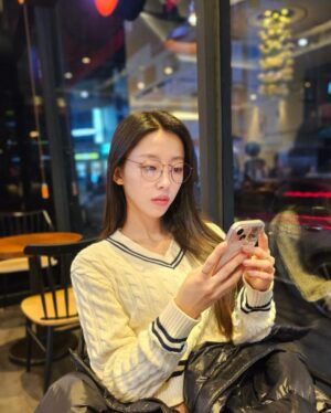 Hong Seo-hee Instagram - 🐲
2024년 새해 화이팅!!🩵