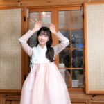 Hong Seo-hee Instagram - 🐰 2023年01月22日 검은 토끼해 새해 복 많이 받으세요🤍 저와 함께해 주시는 모든 분들이 올 한 해 두 마리 토끼 모두 잡는 풍요로운 한 해가 되시기를 응원하고 염원하겠습니다🤍 . . . #2023 #계묘년 #새해 #🐰 #럭키몬스터엔터테인먼트 #반가의한복 #이희종대표님 #감사합니다
