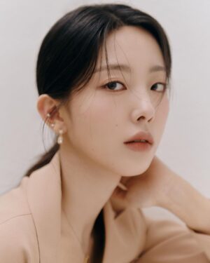 Hong Seo-hee Instagram - 💛🧡

#화보 #광고 #모델 #오늘아님