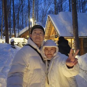 Hong Yun-hwa Instagram - 크하😆 눈이 너무너무 이뻤으미🩵🩵
저희 사진 이뿌게 찍어주신
버스앞자리언니들
가이드언니
뒤에 줄서던 언니들
신호대기하던 언니들
파르페 먹던 언니들
.
많은 관광객여러분 감사합니다유ㅎㅎ
.
#눈이펑펑💙🩵