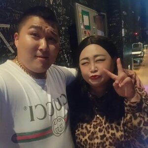 Hong Yun-hwa Instagram - 언니오빠들!!!
초롱이오빠랑 구슬이랑
오늘밤 코빅에서 만나요!!!
.
#03년생스타그램 
#오늘화장맘에들어😍