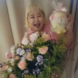Hong Yun-hwa Instagram - 🎂고맙습니다ㅎㅎ
삐약삐약🐥🐥