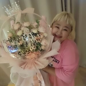 Hong Yun-hwa Instagram - 🎂고맙습니다ㅎㅎ
삐약삐약🐥🐥