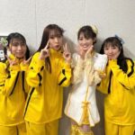 Honoka Akimoto Instagram - . あけましておめでとうございます🐲 ももいろ歌合戦 ありがとうございました✨ 2023年ラスト！ 大きな舞台で「沸き曲」 披露できて嬉しかったです🔥 アイドルメドレーも楽しかったー🐼 偉大な先輩の凄さを間近で見て パワーとやる気と笑顔が溢れてきました！ 2024年、飛躍の一年にするぞ〜🐉 #ももいろ歌合戦 #ももいろクローバーZ さん #TEAMSHACHI いろんな方とお写真撮っていただきました💓 横浜アリーナ