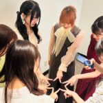 Honoka Akimoto Instagram - . 本日発売の山梨日日新聞に アイドル対談が大きく載っています☺️ 素敵なお話を沢山聞けて #SPARK2023 がより楽しみになりました🔥 HKT48 豊永阿紀さん 宮本佳林さん NGT48 本間日陽さん 高嶺のなでしこ 松本ももなさん ナナランド 西嶋菜々子さん 皆さんと仲良くなれて嬉しかったです💓
