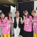 Honoka Akimoto Instagram - . あけましておめでとうございます🐲 ももいろ歌合戦 ありがとうございました✨ 2023年ラスト！ 大きな舞台で「沸き曲」 披露できて嬉しかったです🔥 アイドルメドレーも楽しかったー🐼 偉大な先輩の凄さを間近で見て パワーとやる気と笑顔が溢れてきました！ 2024年、飛躍の一年にするぞ〜🐉 #ももいろ歌合戦 #ももいろクローバーZ さん #TEAMSHACHI いろんな方とお写真撮っていただきました💓 横浜アリーナ