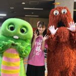Honoka Akimoto Instagram - . あけましておめでとうございます🐲 ももいろ歌合戦 ありがとうございました✨ 2023年ラスト！ 大きな舞台で「沸き曲」 披露できて嬉しかったです🔥 アイドルメドレーも楽しかったー🐼 偉大な先輩の凄さを間近で見て パワーとやる気と笑顔が溢れてきました！ 2024年、飛躍の一年にするぞ〜🐉 #ももいろ歌合戦 #ももいろクローバーZ さん #TEAMSHACHI いろんな方とお写真撮っていただきました💓 横浜アリーナ