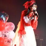 Honoka Akimoto Instagram - . 余韻投稿〜♪ ライブ中すっごく笑ってるね！私！🤭 衣装もとっても可愛い❤️🤍 私の歴史を語る上でベレー帽は必須なので 素敵なベレー帽を用意して頂きました⭐️ #秋本帆華 #秋本帆華生誕祭2023 〜Hoo’s history セトリ〜 M1 勝手にハイブリッド M2 恋愛サーキュレーション M3 バブダンス2023 M4 ちゅ、多様性 M5 おっとりガールの憂鬱 M6 アイドル 〈ほのかクイズ〉〈台詞メドレー〉 M7 恋人はスナイパー M8 秘密のセレナーデ M9 メリッサ M10 OEOEO M11 光 M12天才バカボン