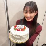 Honoka Akimoto Instagram - . 26歳最初のお仕事は #しゃちふるねこ で撮影でした♪ しゃちメン 高嶺のなでしこちゃん FRUITSZIPPER ちゃん みんなにお祝いしてもらえて 本当に嬉しかったです☺️ そして！ お祝いコメントたくさんありがとうございました🎂 いろいろなSNSを通して 素敵な文章や素敵な画像を作ってくださって 幸せいっぱいになりました🥹 とっても嬉しかったです💓 朝から撮影、ラジオ収録、レコーディングと 盛り盛りで26歳最高のスタートきれてます♪ この後は！ 誕生日ラスト23時半〜 #ウルトラgt です🤭 ぜひ聴いてください〜⭐️