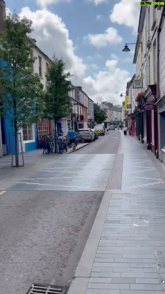 Hugh Wallace Instagram - Who doesn’t love a visit to Clonakilty? Filled with independent retailers, proudly showcasing their unique products lots produced locally. #buyirish #cork #clonakilty Clonakilty, Ireland