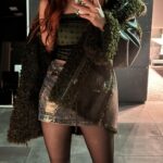 Huh Yun-jin Instagram - cutie w her booties