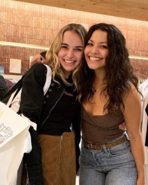 Humberly Gonzalez Instagram - Some 🤳🏽 with some gems!
@gngbts • The show takes the #1 spot of the Nielsen Streaming charts with 2.5 billion minutes watched in its first week alone, that’s impressive 🤯 #GinnyAndGeorgia