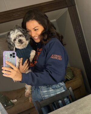 Humberly Gonzalez Instagram - Some 🤳🏽 with some gems!
@gngbts • The show takes the #1 spot of the Nielsen Streaming charts with 2.5 billion minutes watched in its first week alone, that’s impressive 🤯 #GinnyAndGeorgia