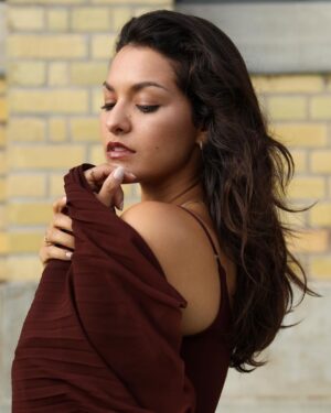 Humberly Gonzalez Instagram - Some sun-kissed, flow with the wind, burgundy dreams 🥀