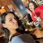 Humberly Gonzalez Instagram - Some 🤳🏽 with some gems! @gngbts • The show takes the #1 spot of the Nielsen Streaming charts with 2.5 billion minutes watched in its first week alone, that’s impressive 🤯 #GinnyAndGeorgia