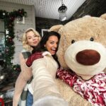 Humberly Gonzalez Instagram - I take a million and one photos and videos as many of you know so I must share some more of my time on “Friends and Family Christmas” 👩🏼‍❤️‍💋‍👩🏽🎄💝 1. YES, Bedford the bear was heavy and we fell in love with him🧸 2. Day 1 of filming, first scene we ever filmed was me showing up to take back my stolen gloves haha 3. the Brooklyn Artists squad, with the lovely @samanthalianacole and @therealjerhoffman 🤍 (it was a really hot day, christmas in the summer lol) 4. Pouring rain for @aliliebert and I big makeup (and make out) scene - we had to ADR the whole scene because of how loud it was☔️ 5. Loved the shoes but they hurt 😅 6. A tour of ‘Maetini Town’ our fake little christmas village, also i love @dandanthecostumeman 💕 7. Mamá y Papá 🥹🤍 8. Christmas dinner, not it wasn’t real, yes we had a lot of fun 9. First day on set together with @aliliebert 🤍 she’s she’s tall, i like it 10. Kareoke session with the best🎵 Nothing @britneyspears can’t get us through! #Hallmark #christmas #movie #bts